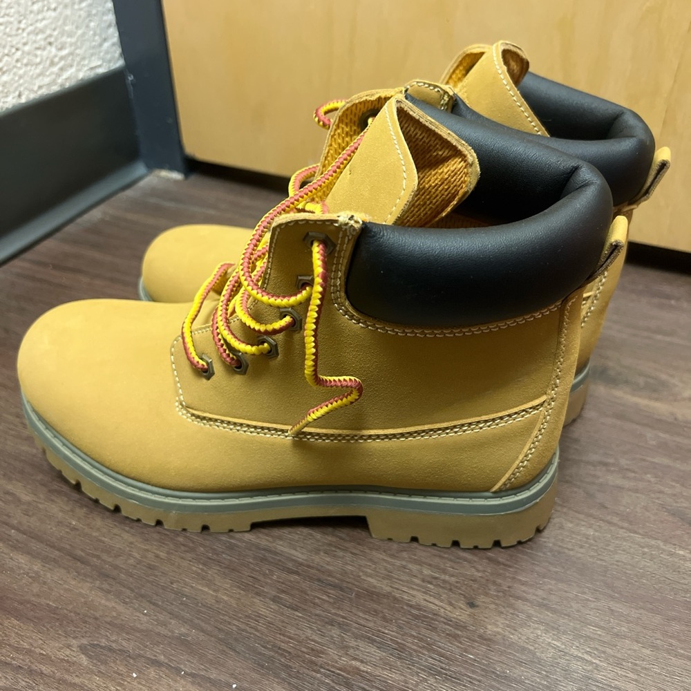 George timberland boots. Not worn, still new.